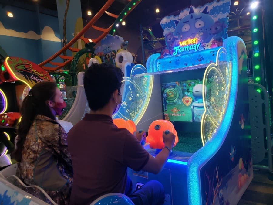 Tom Foolerys has packed with arcade games. (Ali Linan/Community Impact Newspaper)