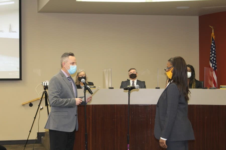 Denetta Williams was sworn in as the new Position 5 trustee. (Claire Shoop/Community Impact Newspaper) 
