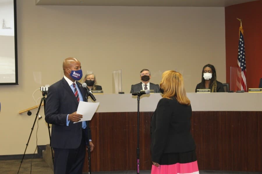 Shirley Rose-Gilliam was sworn in as the new Position 4 trustee. (Claire Shoop/Community Impact Newspaper) 