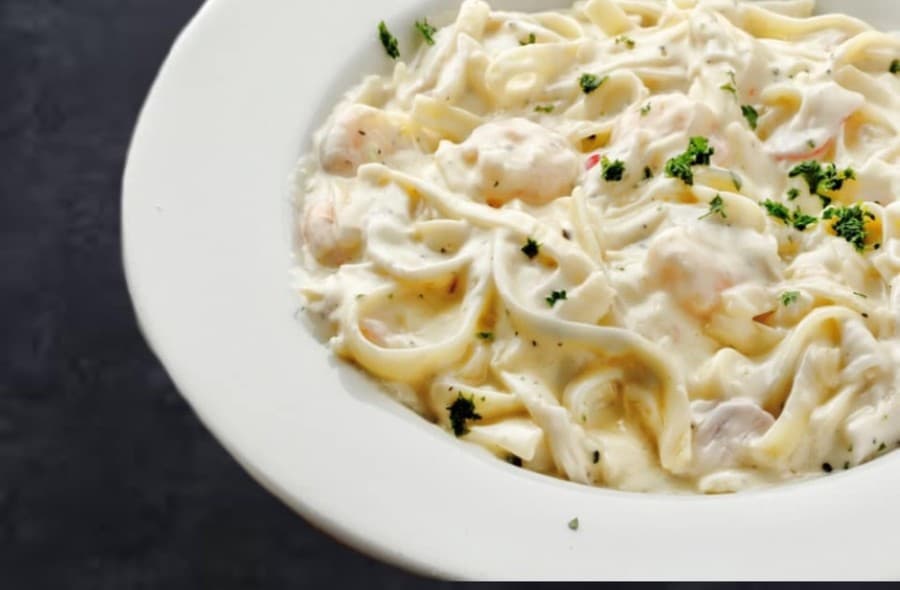 Fettuccine alfredo ($11) is made with heavy cream, Romano cheese, garlic, salt, pepper, oregano and parsley. (Courtesy RC’s NYC Pizza & Pasta)