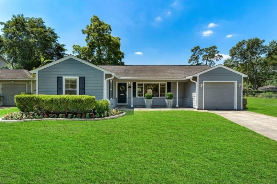 1034 Wynnwood Lane, Houston: This Timbergrove bungalow has received a host of updates, including new electrical and plumbing. 2 beds, 1 bath / 1,267 square feet. Sold for $420,001-$482,000
 on Nov. 22. (Courtesy Houston Association of Realtors)