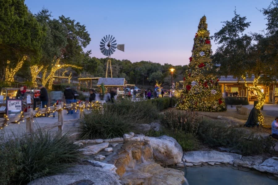 Drive-thru lights, Santa's Wonderland and more holiday events in the Lake Travis-Westlake area