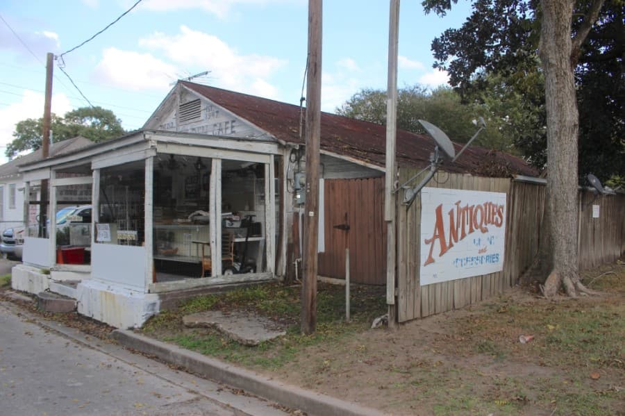 The city of Humble hopes to purchase the property at 110 N. Ave. D, Humble, and demolish it. (Kelly Schafler/Community Impact Newspaper)