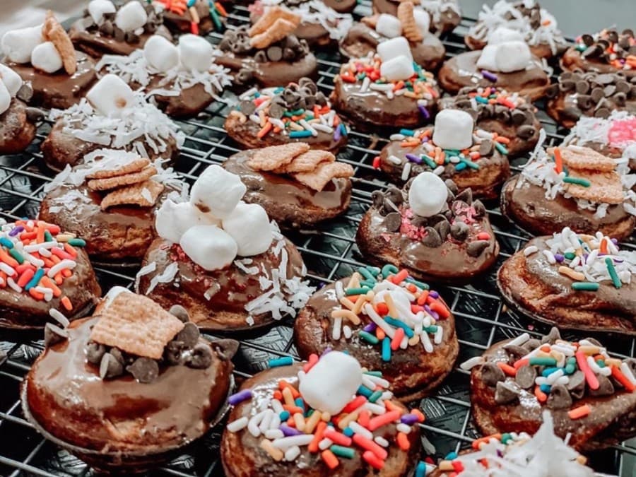 Algoo Buenoo now serving up protein donuts, gourmet shakes in Spring