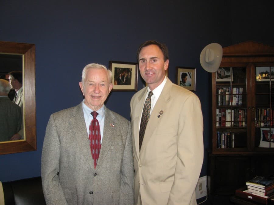 Rep. Pete Olson’s bill to name Pearland post office after former Mayor Tom Reid passes House, Senate