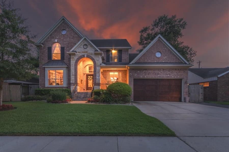 3811 Sun Valley Drive, Houston: Built in 2008, this traditional home features an outdoor pool and spa with a lounge area. It also features a private study with built-ins, a formal dining room, a sitting area or nook and an upstairs bonus room. A multipurpose area can be found in the home, as can a finished basement. 5 bed, 3 full, 1 half bath/3,899 square feet. Sold for $717,001-$827,000 on Dec. 29. (Courtesy Houston Association of Realtors)
