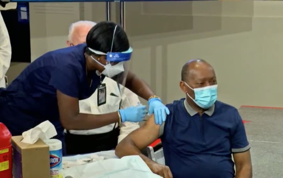 Houston coronavirus updates: Vaccine appointments full though January on third day of rollout
