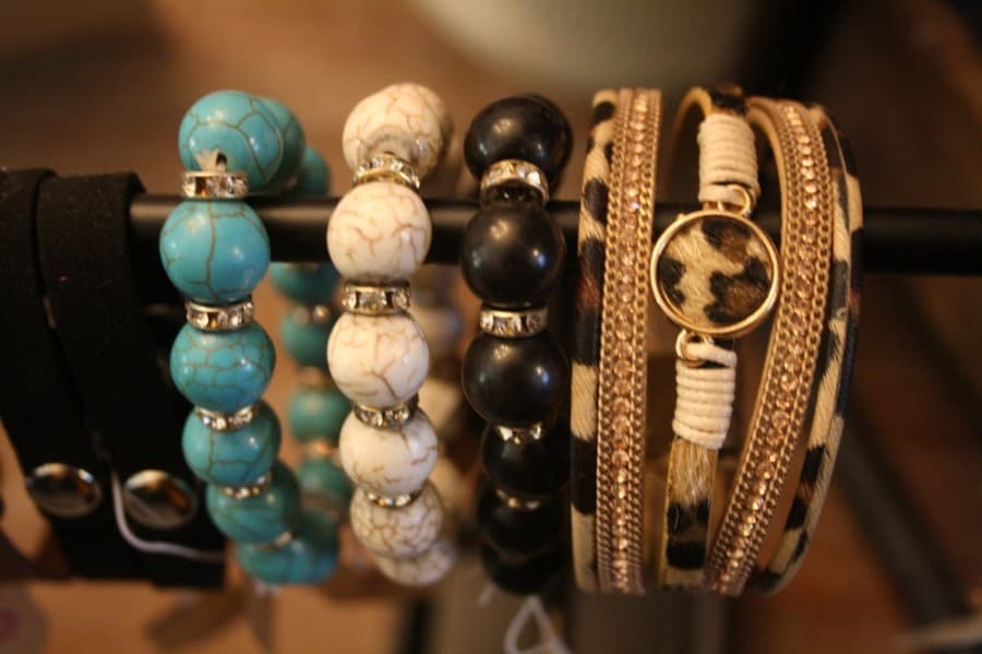Jewelry, bags and other accessories are also available. (Danica Lloyd/Community Impact Newspaper)