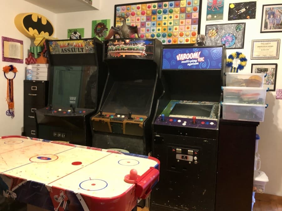 Art Barn ATX has an arcade room where patrons can play during down time. (Sally Grace Holtgrieve/Community Impact Newspaper)