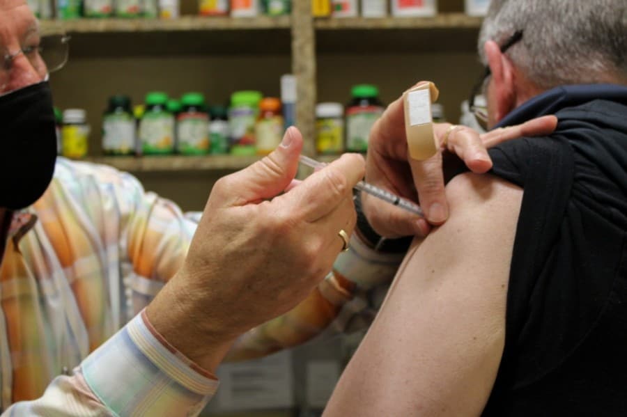 Tracking COVID-19: More than 500K vaccine doses administered in Tarrant County