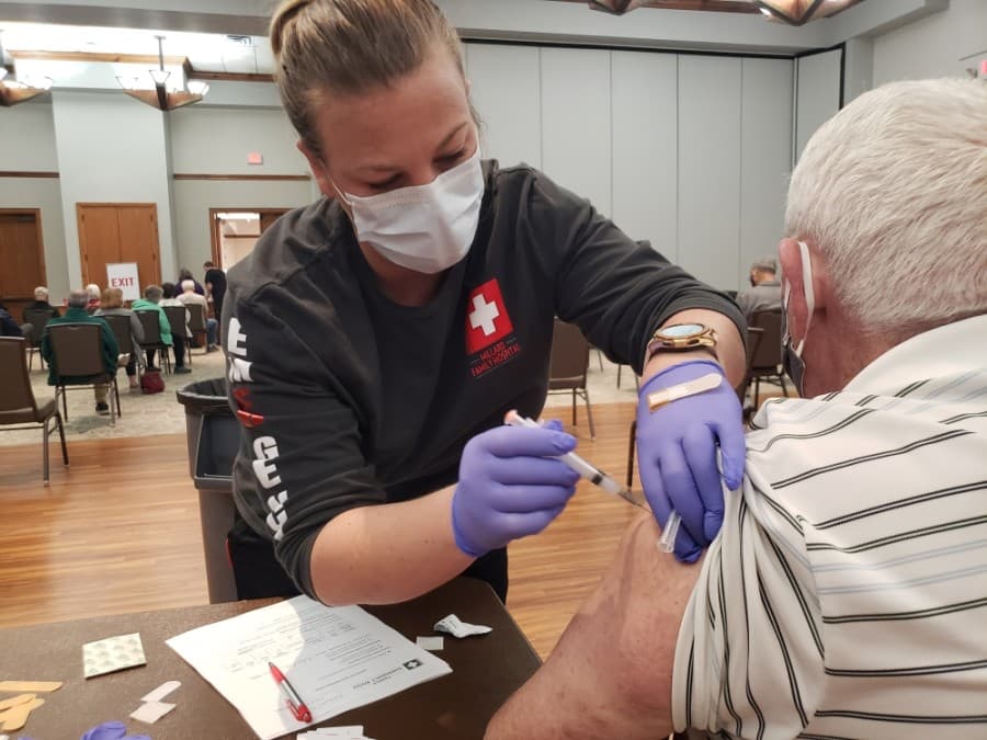 Williamson County COVID-19 vaccine hubs inoculate 2,500 residents on first day