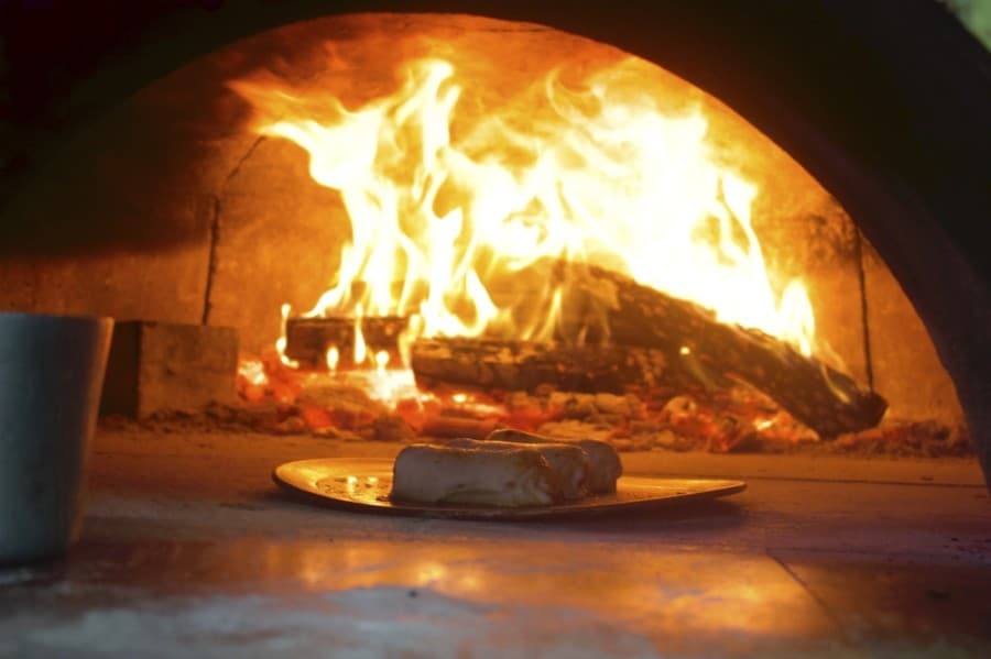 South Austin's Pizzeria Grata serves up Neapolitan pies from an unexpected location