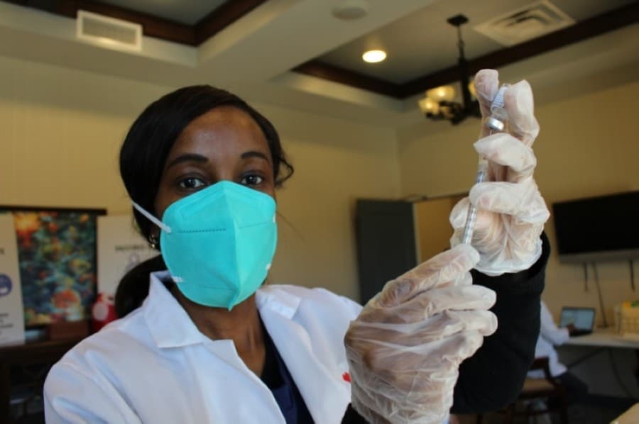 Houston plans for 9,000 vaccines next week and more area news