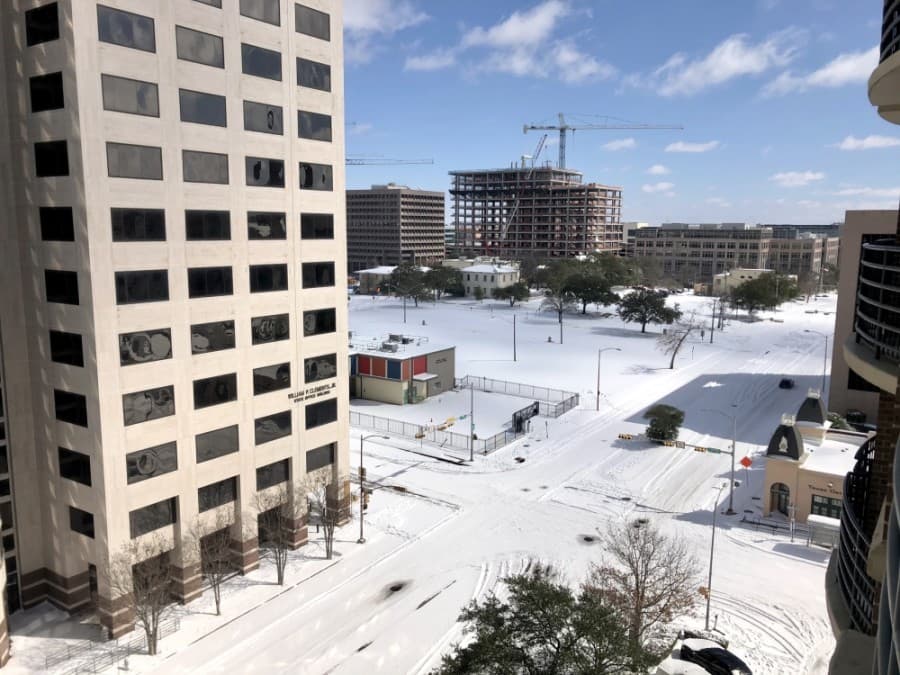 Winter weather in Austin: Power outages continue for hours, H-E-B closes, travel 'difficult to near impossible'