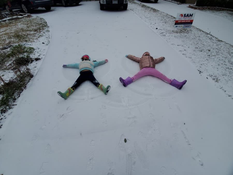 Sugar Land and Missouri City residents bundled up to play in snow. (Courtesy Angie Wierzbicki) 