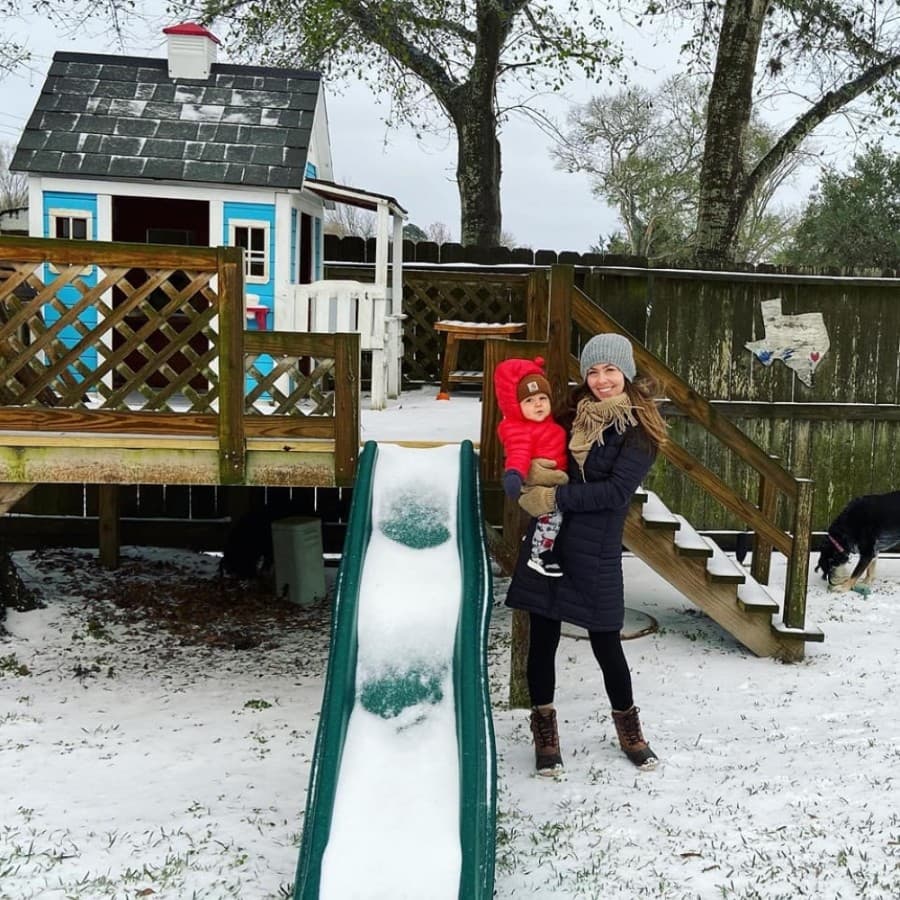Sugar Land and Missouri City residents bundled up to play in snow. (Courtesy Julia Thompson) 