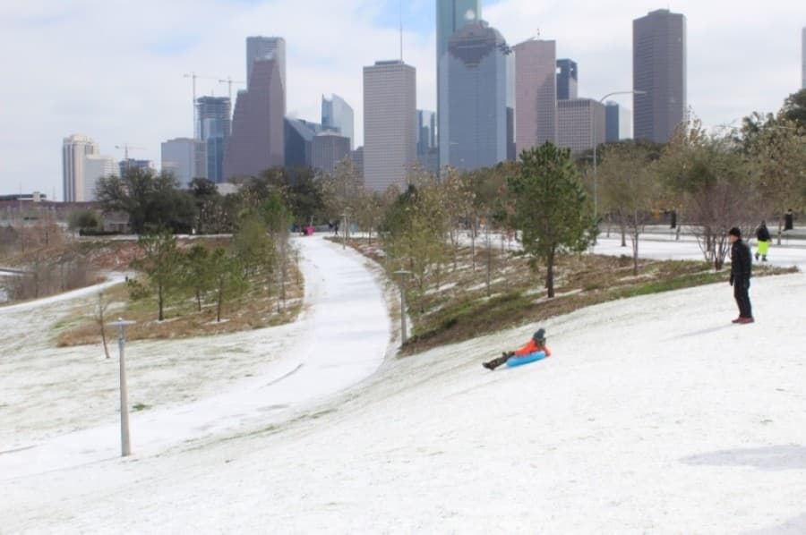 Power outages persist; vaccine shipments, appointments on hold and more Houston-area winter storm news