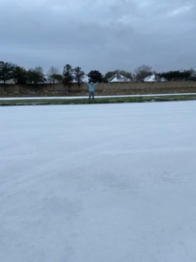 Roadways were snowy and icy across the Bay Area, including along Texas 96 in League City. (Courtesy of Sasha Salazar)