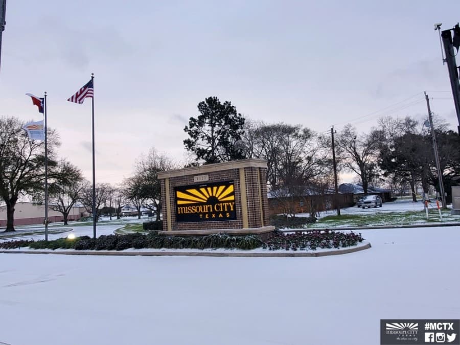 'Start to make those arrangements': Missouri City city manager warns of extended outages