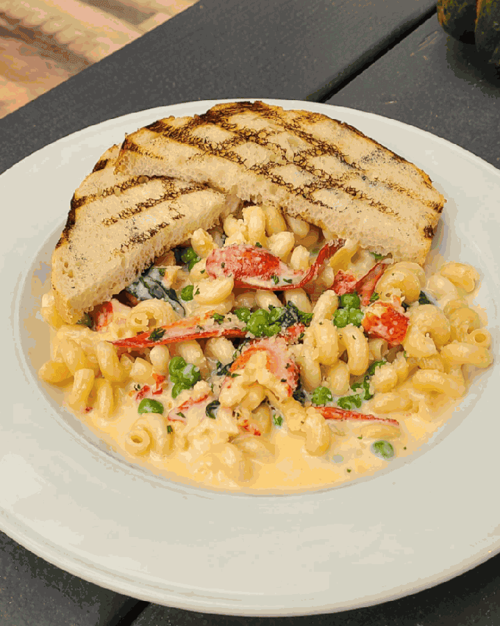 This lobster mac and cheese includes havarti cream, English peas, spinach and charcoal-grilled bread. Spicy beef and vegetable ramen is served with a soft-boiled egg. (Courtesy Didi's Downtown)