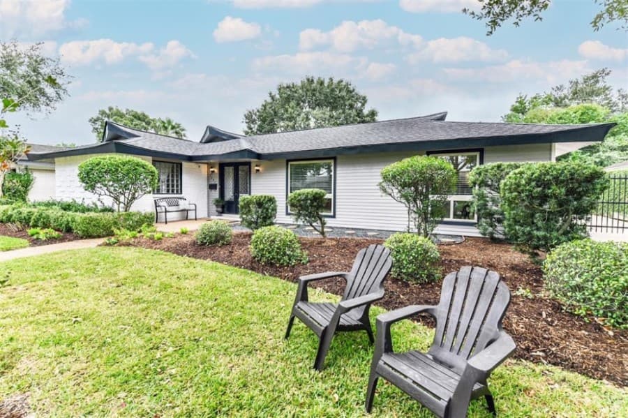 5647 Rutherglenn Drive, Houston: This ranch-style home features two large living areas with the family open to the kitchen. The front living area can be used as either a formal living, library, study, hobby or music room. The home also features a chef’s kitchen with a gas range, a counter bar, wine cooler and deep storage space. Double-pane windows line the house, along with new doors, HVAC, furnace, duct work, an electric panel and Nest Thermostat. 3 bed, 2 full bath/2,264 sq. ft. Sold for $325,001-$370,000 on Feb. 3. (Courtesy Houston Association of Realtors)
