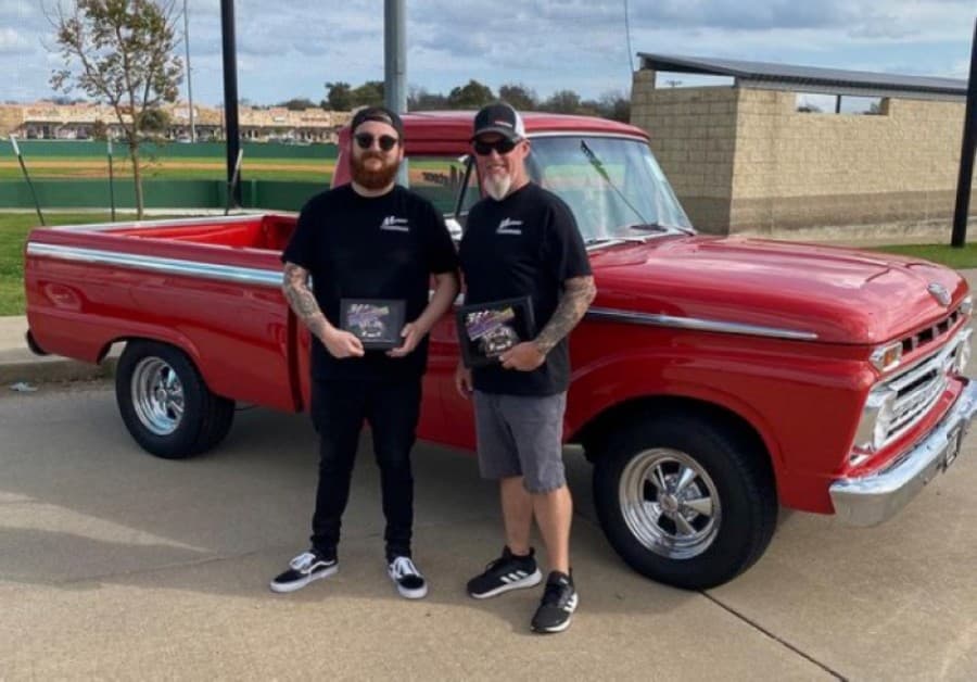 Richardson local serves up 'hamburgers and hotrods' at Meteor Hamburgers on Belt Line Road