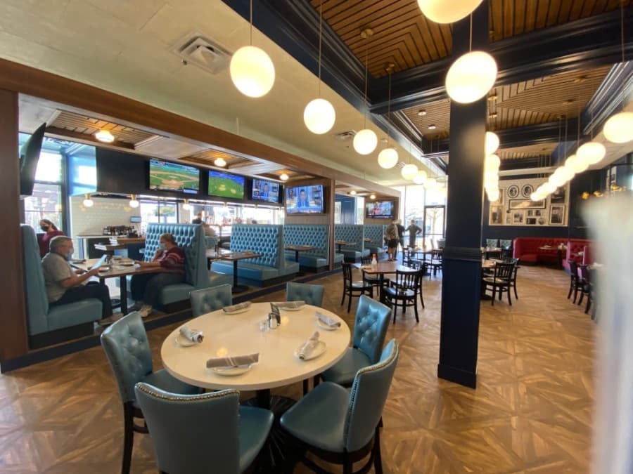 The League Kitchen & Tavern offers customers a spacious indoor dining area and private dining room for parties. (Phyllis Campos/Community Impact Newspaper)