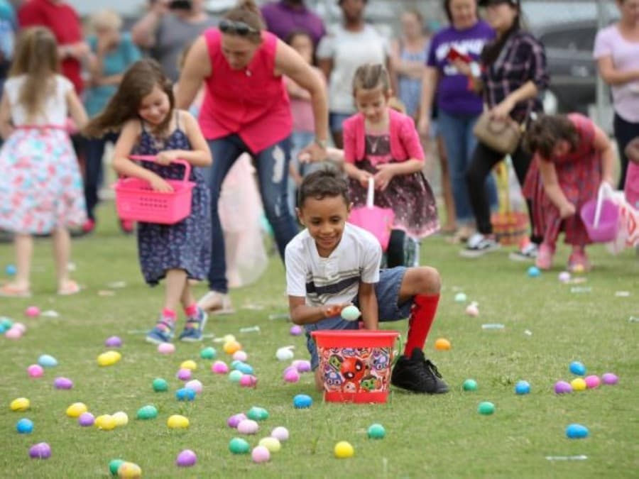 In pandemic-era change, Highland Village offers drive-thru Easter egg hunt