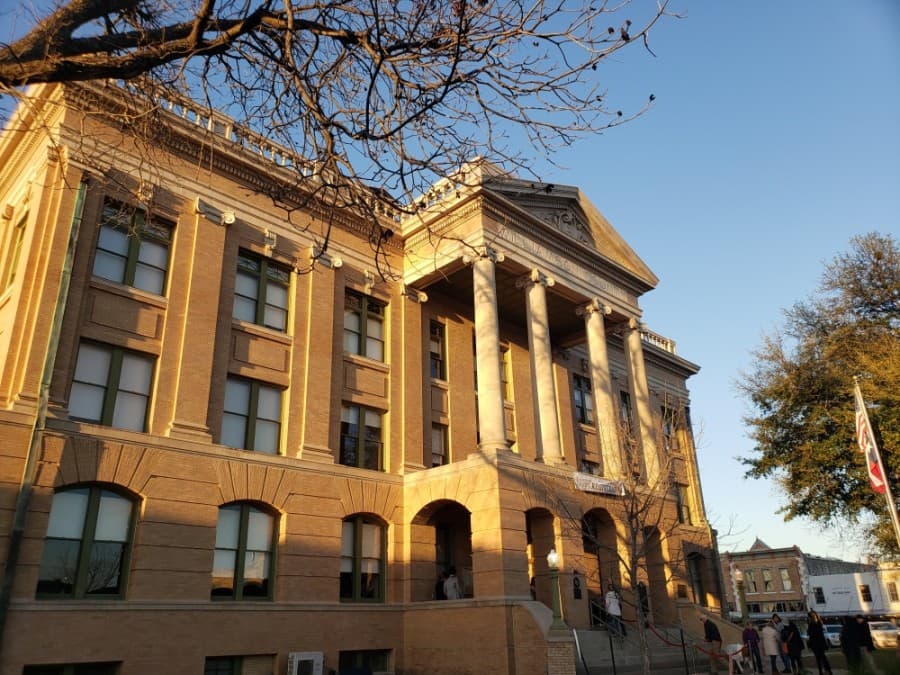 Williamson County commissioners to close mass-vaccination sites