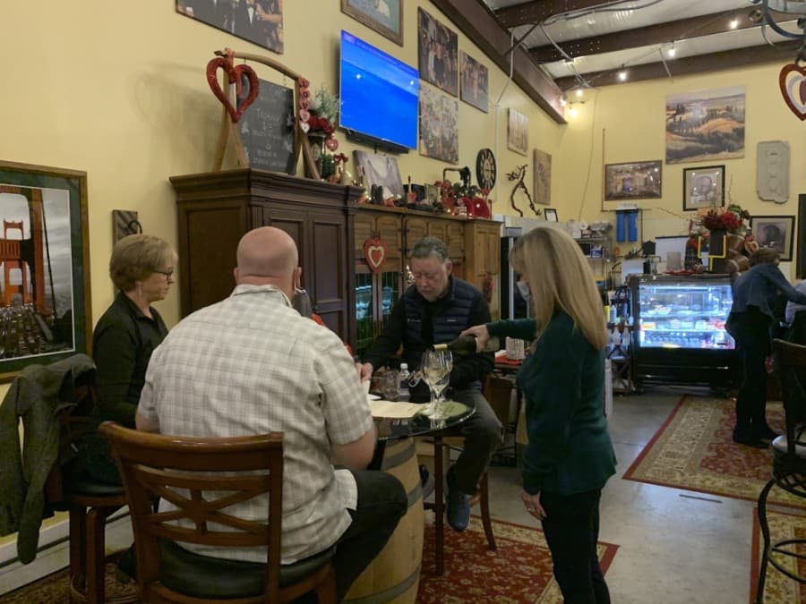 Bent Oak Winery brings the tasting room home
