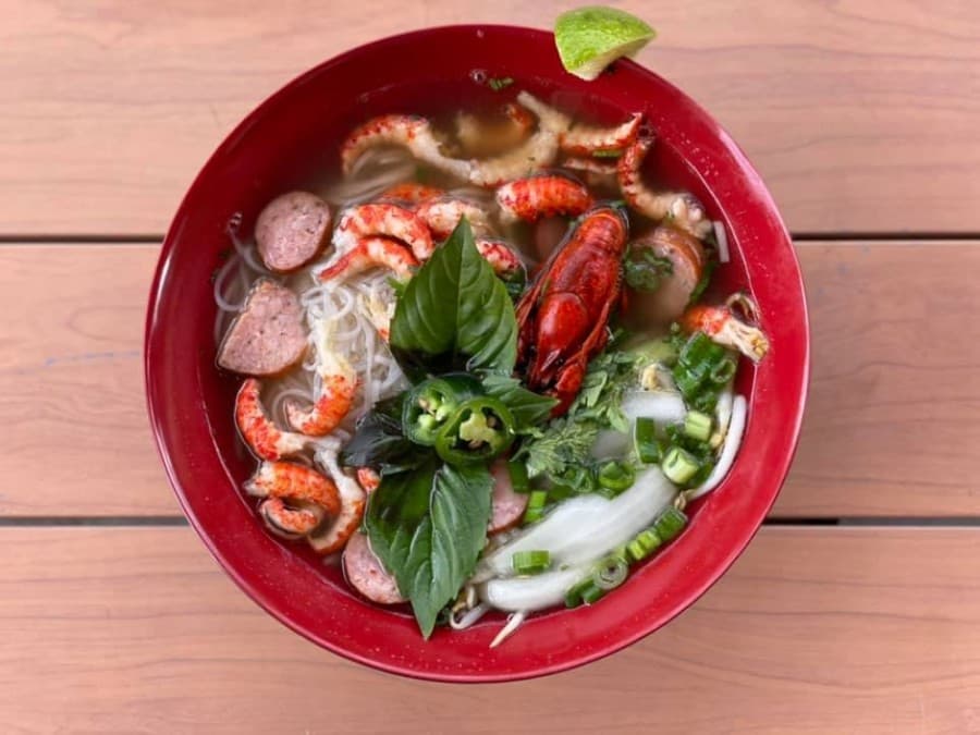 New crawfish restaurant opens, local church celebrates 25 years and more South Austin business news