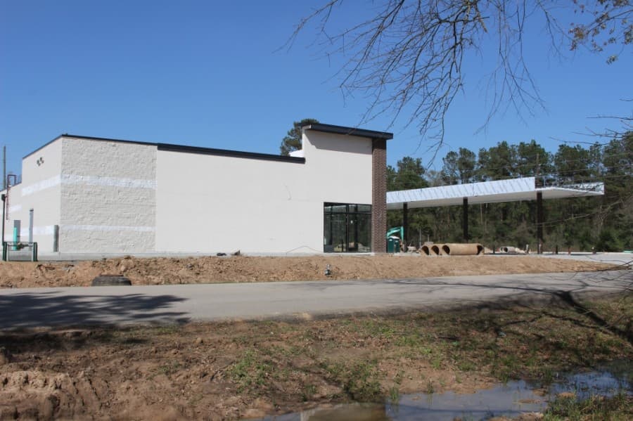 East Oak Hill Drive complex under construction will house Mexican restaurant, gas station