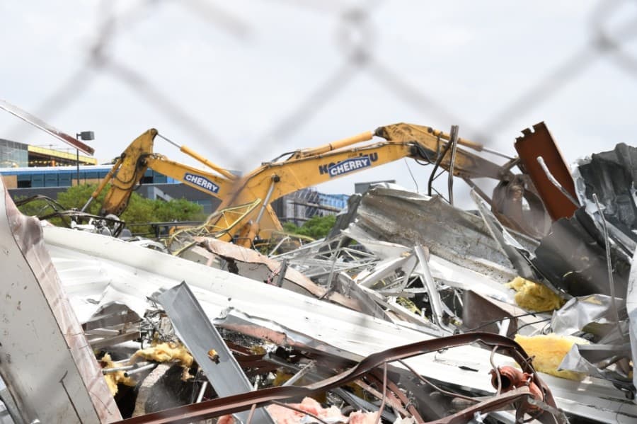 Crews were clearing the 1000 block of Westheimer Road on March 30. (Hunter Marrow/Community Impact Newspaper)