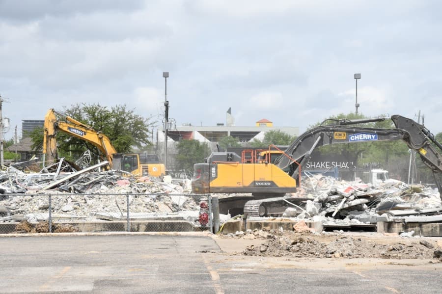 Crews were clearing the 1000 block of Westheimer Road on March 30. (Hunter Marrow/Community Impact Newspaper)