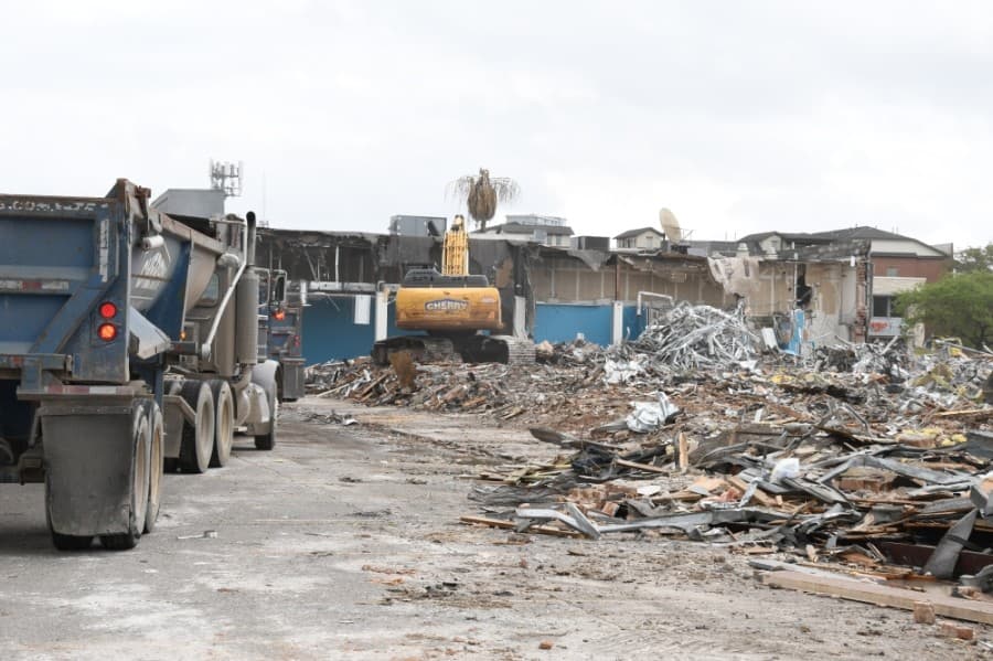 Crews were clearing the 1000 block of Westheimer Road on March 30. (Hunter Marrow/Community Impact Newspaper)