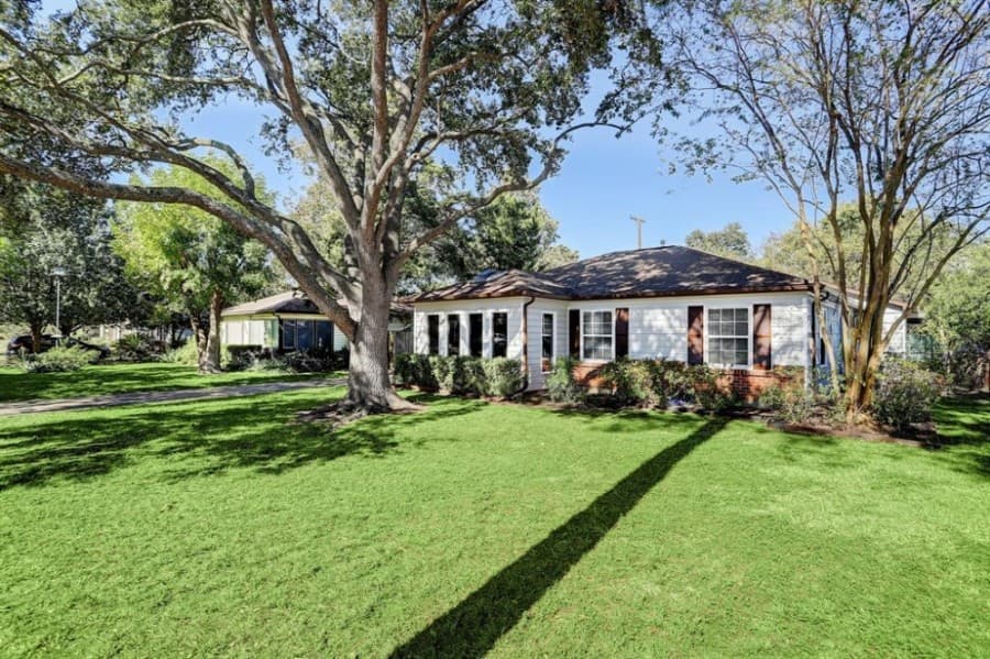 3222 Elmridge St., Houston: This ranch-style home built in 1951 features hardwood flooring, neutral paint and updated windows. Its floor plan offers a wide kitchen with a large walk-in pantry and breakfast area. The home’s primary bedroom has a large bathroom addition with a separate shower and tub as well as double vanities. The home also features a large primary walk-in closet and a convenient office or playroom off of the living area. 3 bed, 2 full bath/1,685 sq. ft. Sold for $325,001-$370,000 on March 31. (Courtesy Houston Association of Realtors)