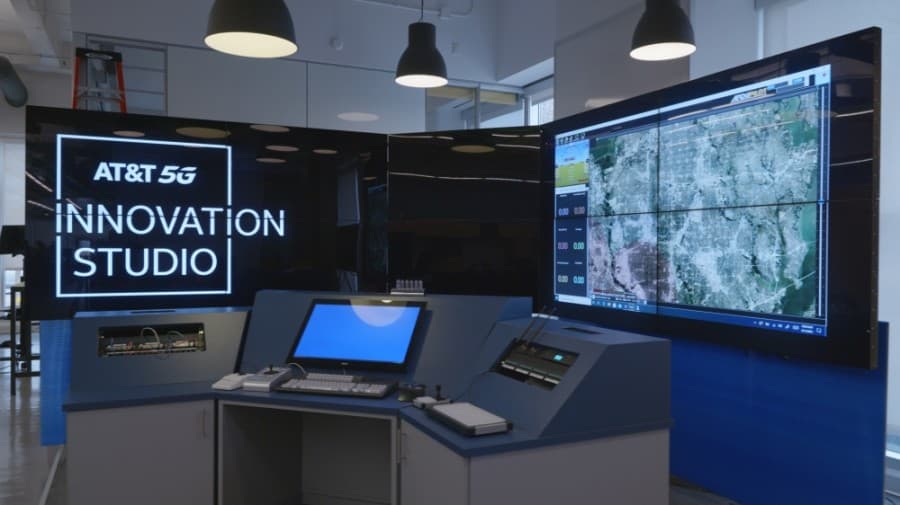 AT&T opens 5G innovation studio in Plano