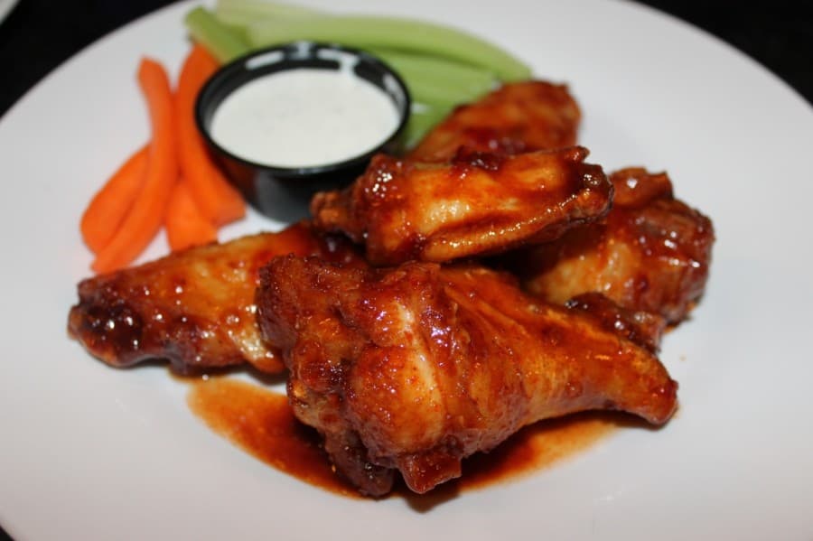 The Sweet N’ Hot wings ($6.99) combine Asian and Latin flavors. (Andy Li/Community Impact Newspaper)