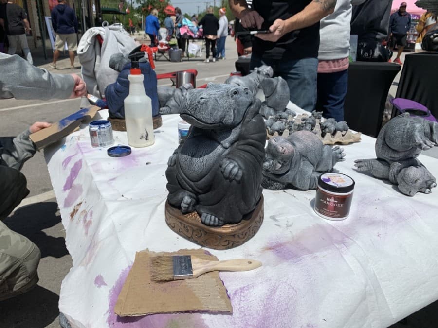 Hutto business Set in Stone Statuary sold painted hippos. (Megan Cardona/Community Impact Newspaper)