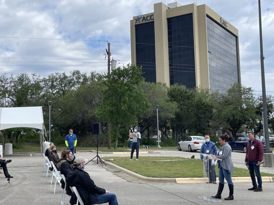 'No toxic batch plant': Southwest Austin residents protest proposed Pinnacle site for Oak Hill Parkway concrete production