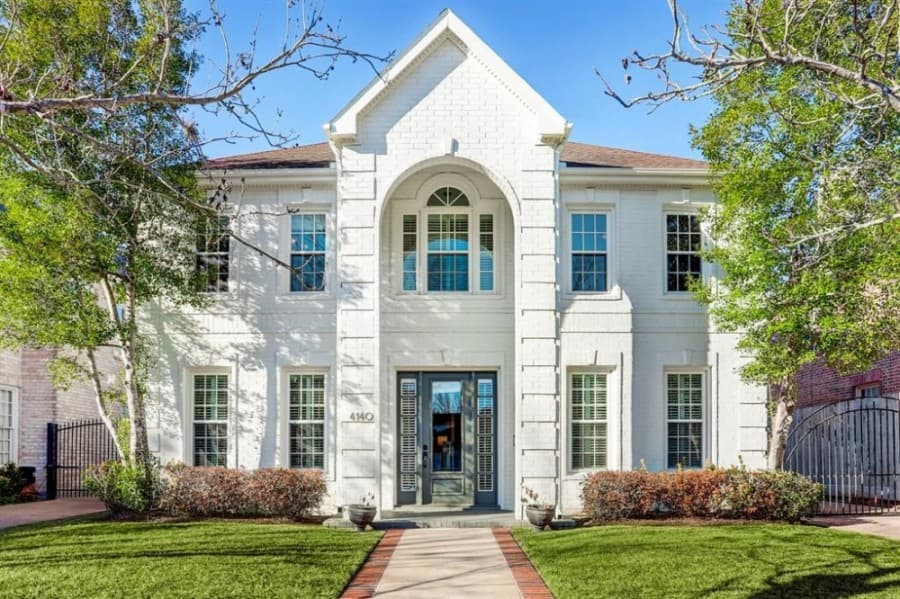 4140 Oberlin St., Houston: Boasting four bedrooms and 3 1/2 bathrooms plus quarters over the garage, this traditional home built in 1992 has been expansively updated. Hardwood lines the entire home, which also features a large den with built-in storage, a bar area, formal living and dining, a grand primary suite with his and her walk-in closets, and a renovated bathroom. 4 bed, 3 full and 1 half bath/3,480 sq. ft. Sold for $1,242,001-$1,425,000 on April 16. (Courtesy Houston Association of Realtors)
