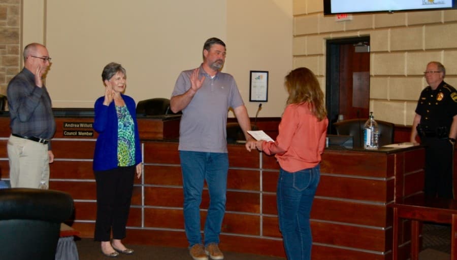 Bee Cave City Council members renew oath of office