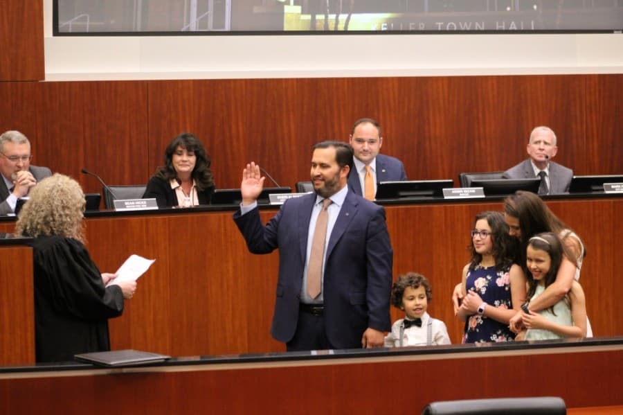 Sean Hicks, newcomer Shannon Dubberly sworn in to Keller City Council