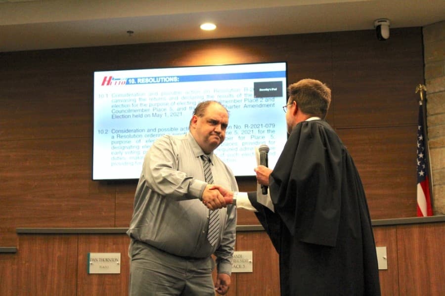 Dan Thornton sworn in as Hutto City Council Member Place 2