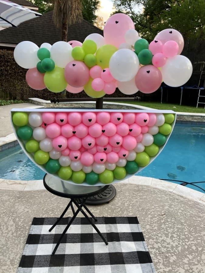 The new business offers custom balloon garlands and balloon mosaics for special occasions that can be delivered across the Greater Houston area. (Courtesy Balloon Mama) 