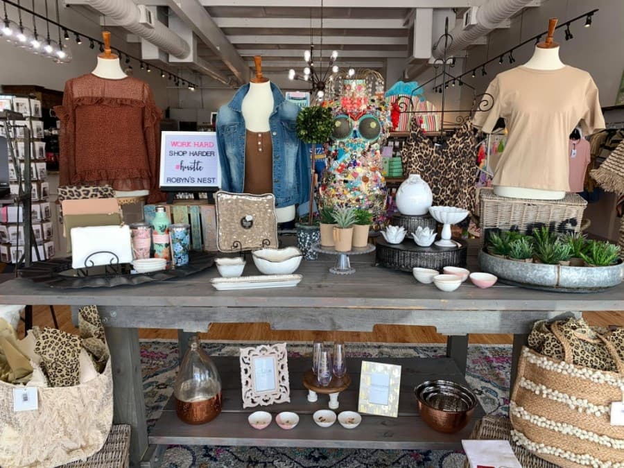 Robyn's Nest Boutique closes brick-and-mortar location in Spring, transitions to online-only store