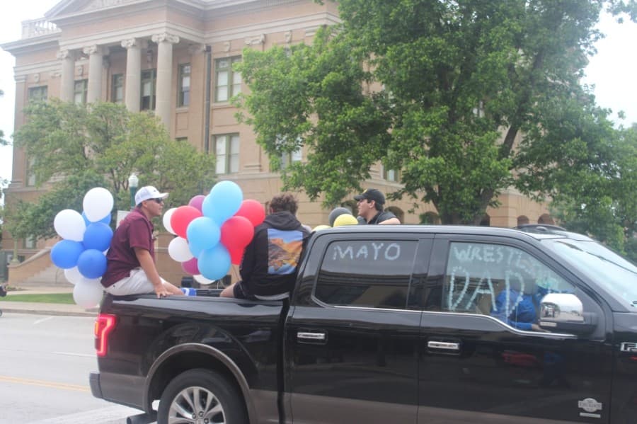 GISD held a community parade at the Square to celebrate the class of 2021. (Fernanda Figueroa/Community Impact Newspaper)