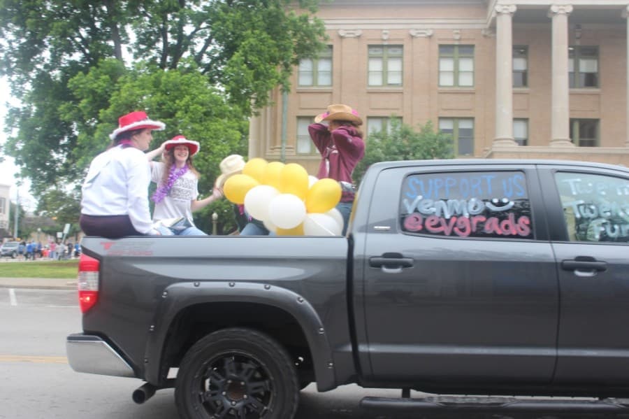 Georgetown High School, East View High School and Richarte High School held a community parade for the class of 2021. (Fernanda Figueroa/Community Impact Newspaper)