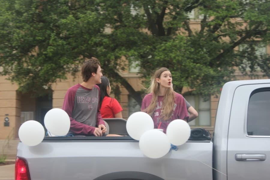 GISD host a community parade for the class of 2021. (Fernanda Figueroa/Community Impact Newspaper)