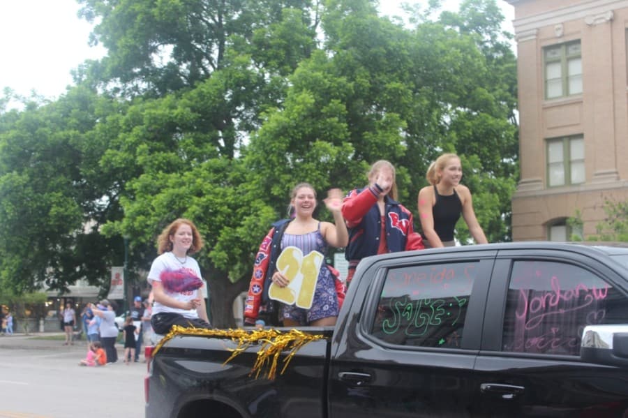 GISD held a community parade at the Square to celebrate the class of 2021. (Fernanda Figueroa/Community Impact Newspaper)